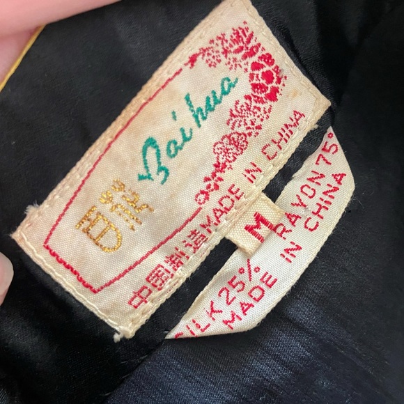 Vintage 1960s Bai Hua Hand-Embrioidered Chinese Silk Jacket Size Medium - Picture 10 of 16